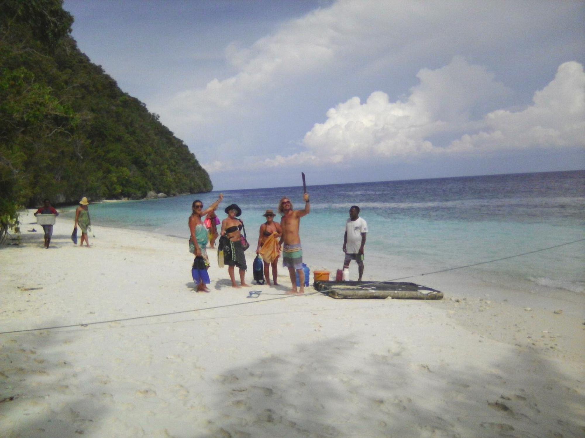 Villa Raja Ampat Blue Sea Besir Exterior foto