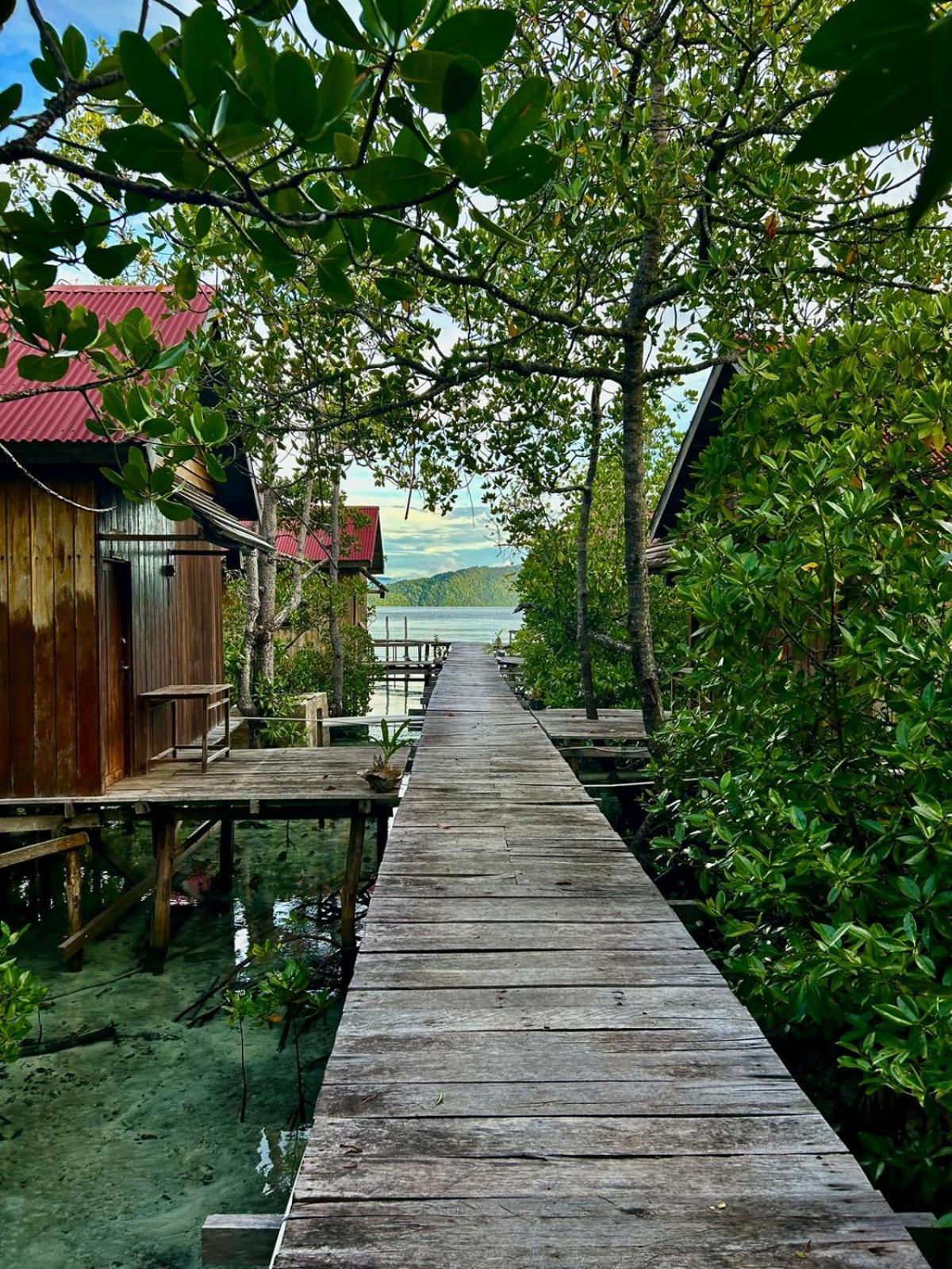 Villa Raja Ampat Blue Sea Besir Exterior foto
